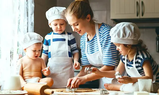 ¡Beneficios de incluir a los niños en la cocina!