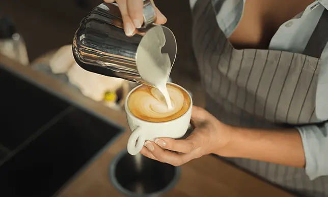 ¿Cómo hacer dibujos en tu café latte?