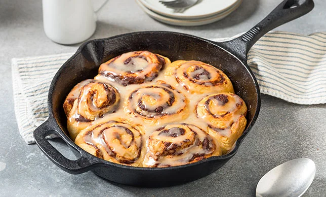 La receta de roles de canela con manzana caramelizada y nuez que te faltaba