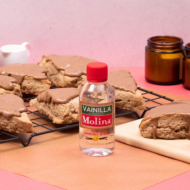 Scones de chai con glaseado de chai y maple