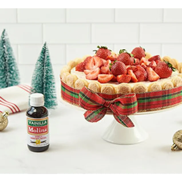 Carlota navideña de fresas con crema